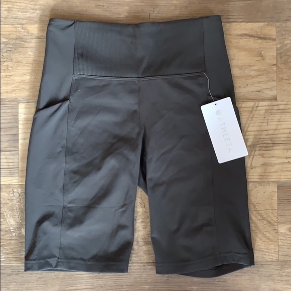 Athleta Excursion Hybrid 1 Short Size 
